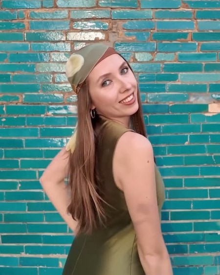 Julia in Arabia - Photo 6