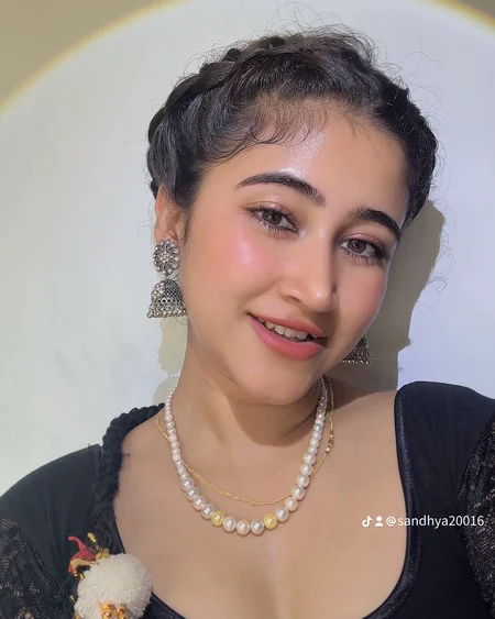 Sandhya - Photo 3