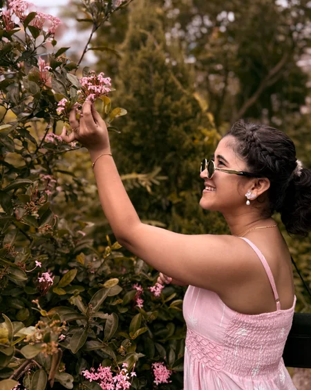 Sandhya - Photo 1